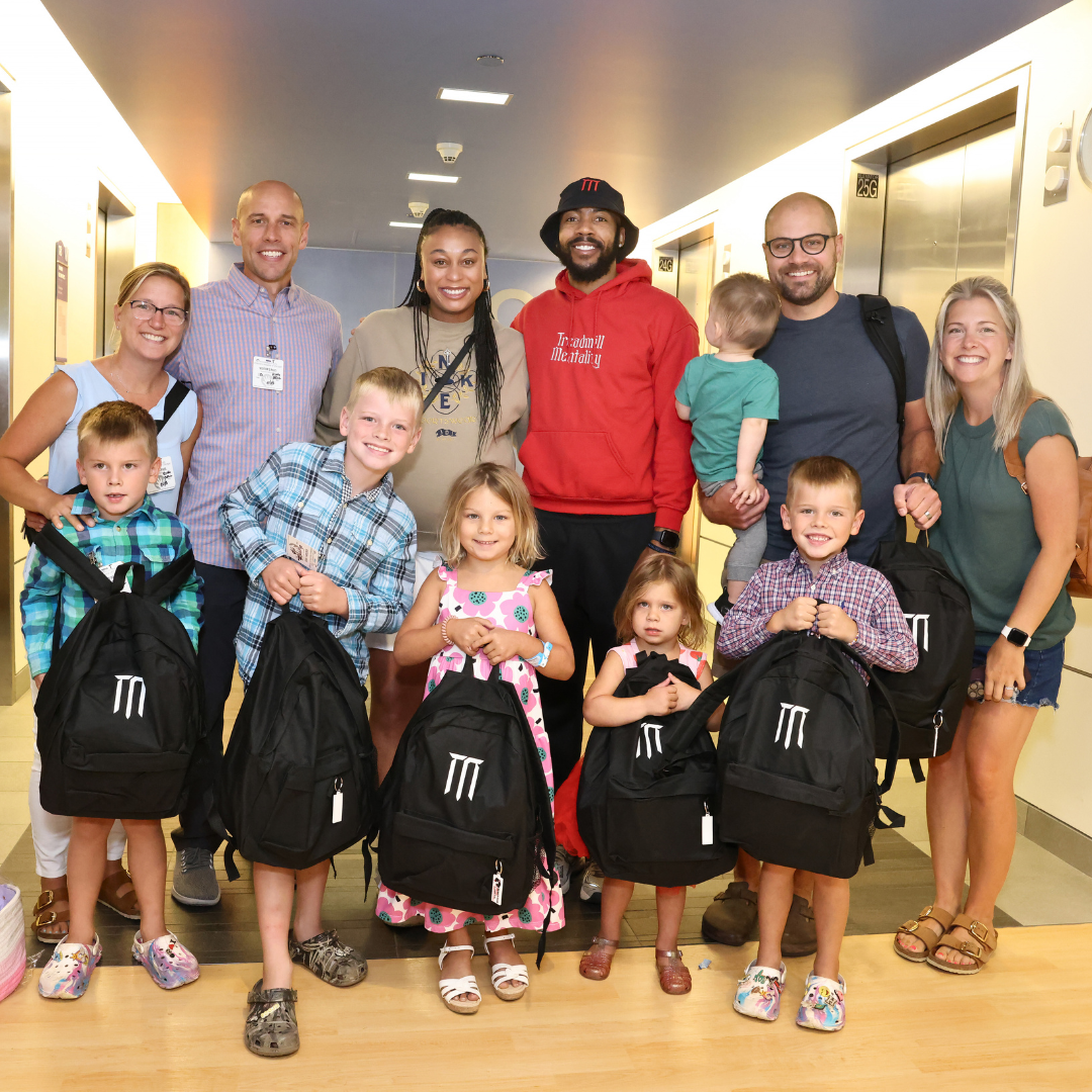 Taylor and Jevon Carter of Treadmill Mentality deliver bookbags to a family impacted by a cancer diagnosis.